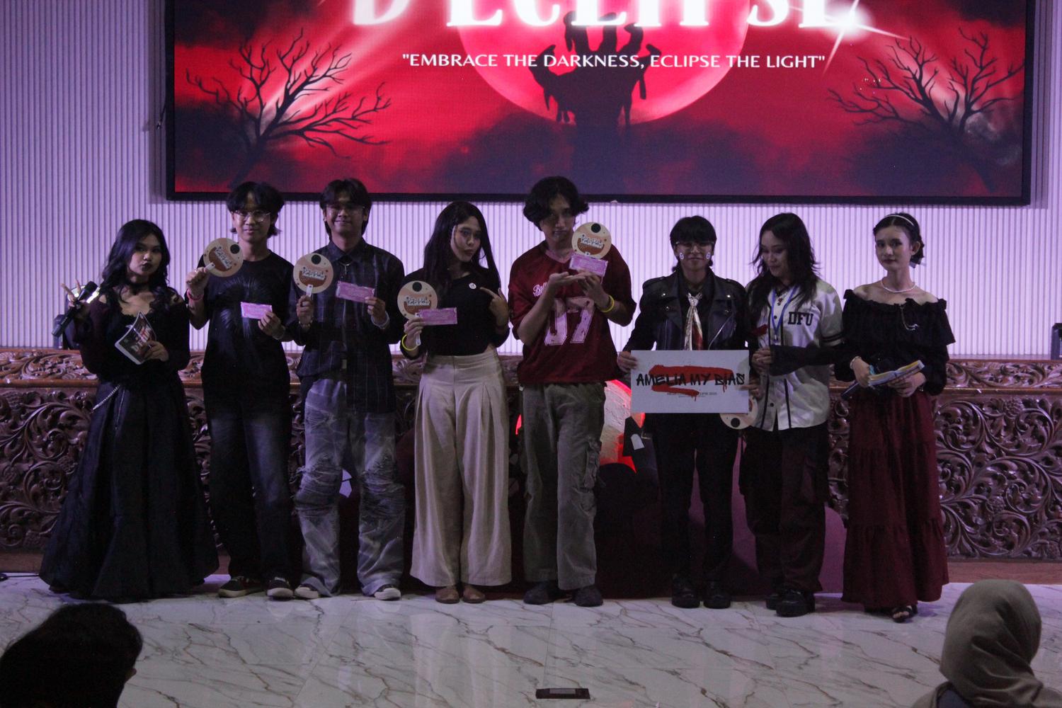 PENYERAHAN HADIAH DARI SPONSOR